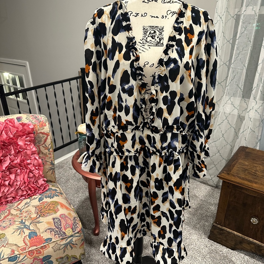 Ruffles, leopard and a deep V oh my!